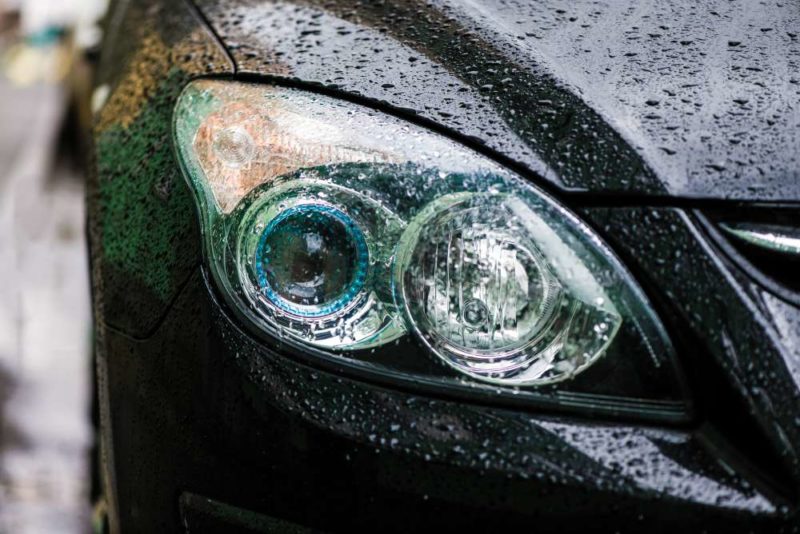 Error: When raining, headlights should be on at low beam.