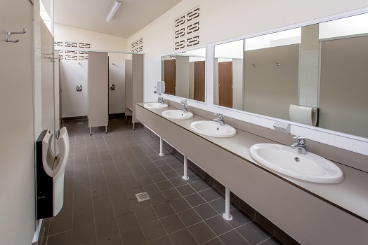 3 Bathroom & 3 Laundry Amenities