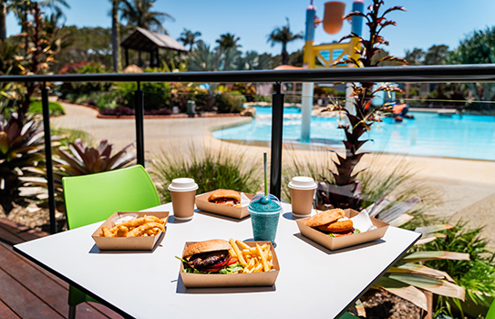 PB - Lifestyle - Pool - edited - 464x350 - 7 parkies poolside cafe